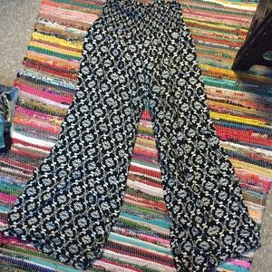 Stretchy floral palazzo pants!!